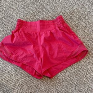 Lululemon Hotty Hot Low-Rise Lined Short 2.5", size 2